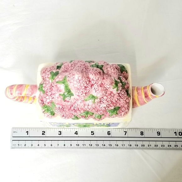 Vintage 1995 Red Ripe Strawberries Cardinal Inc. Ceramic Teapot, Collectible - Picture 9 of 11